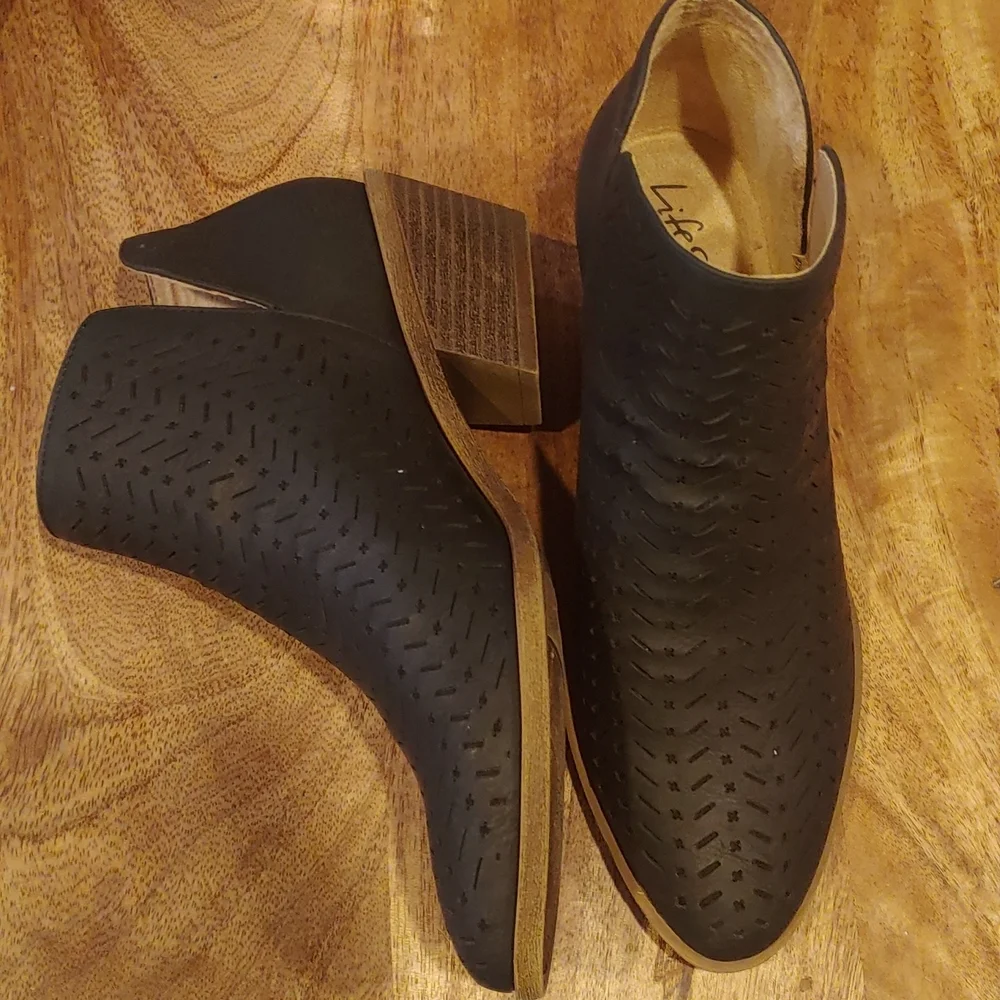 NWOT Life Stride Payton Booties